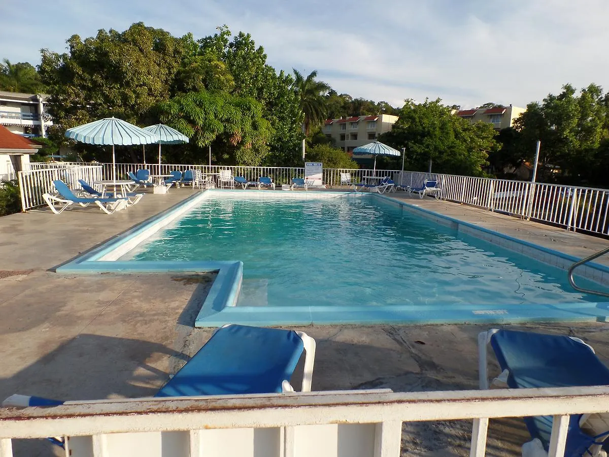 Apartment Coral Reef Beach Suite At Montego Bay Club Resort